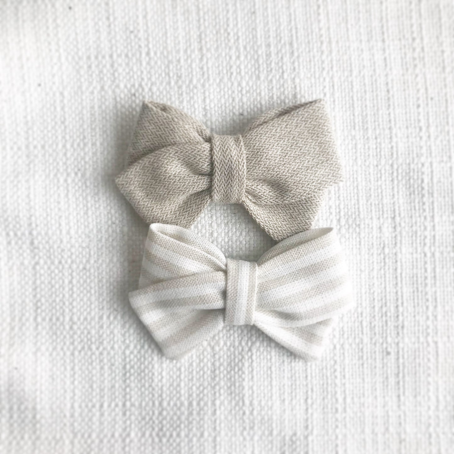 Bow Hårspenne 8cm, 2 farger