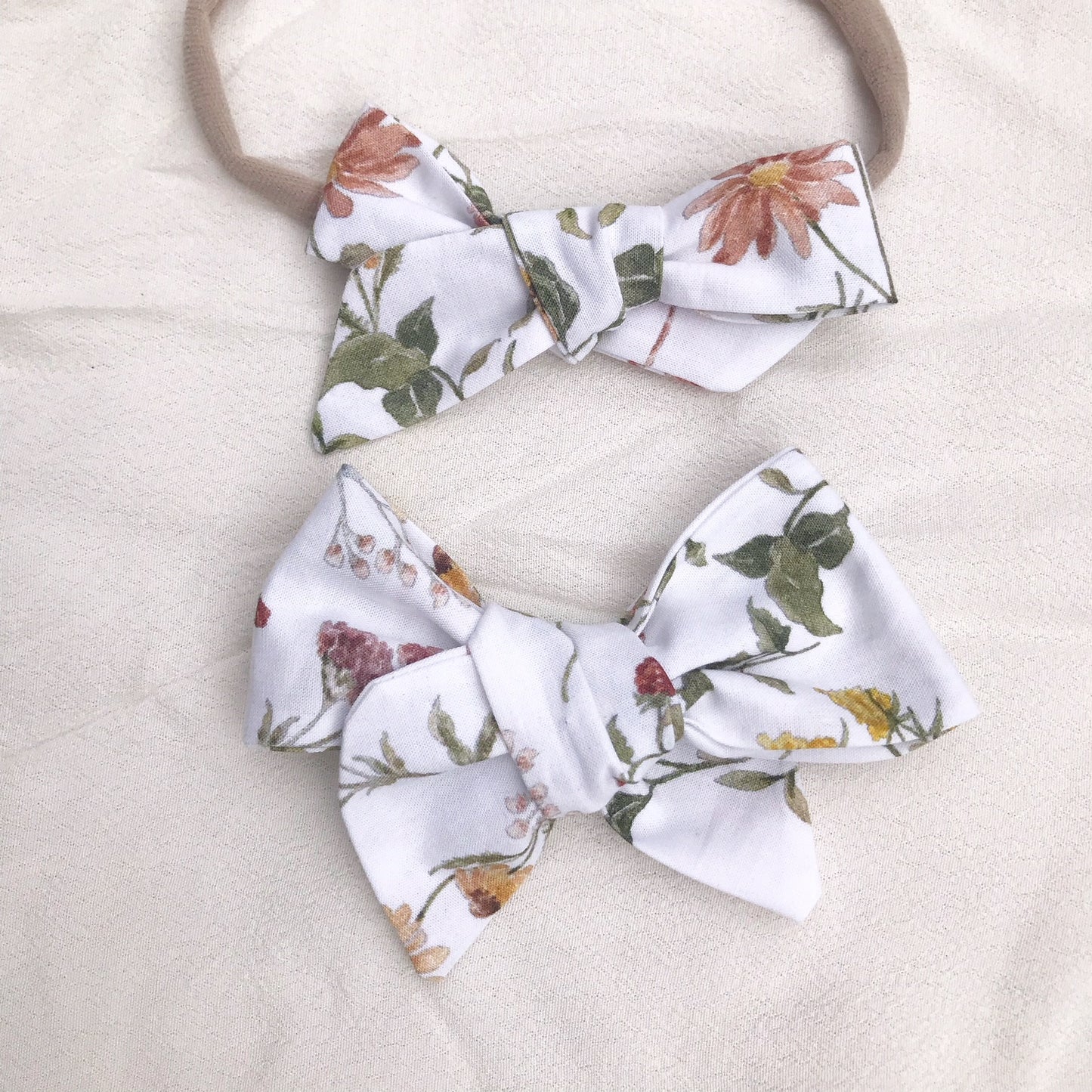 Bow Boho flowers, hvit, hårspenne 10cm/hårbånd 8cm
